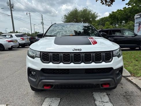Used 2025 Jeep Compass Trailhawk AWD/4WD image 3