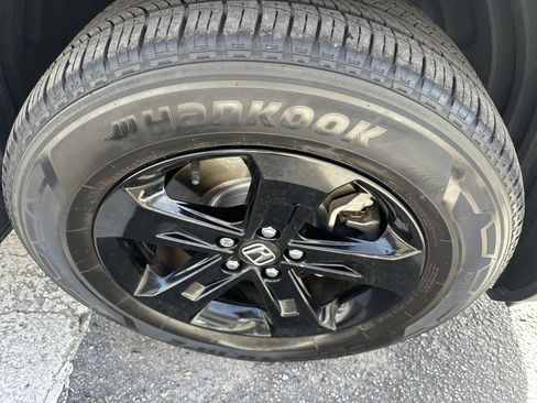 Used 2024 Honda Pilot LX image 6