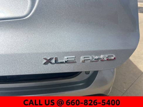 Used 2024 Toyota Highlander XLE AWD/4WD image 13