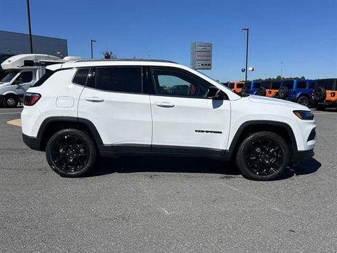 New 2026 Jeep Compass Latitude image 3