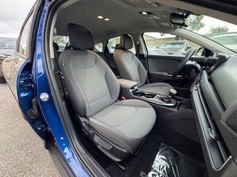Used 2025 Kia K4 LXS image 33