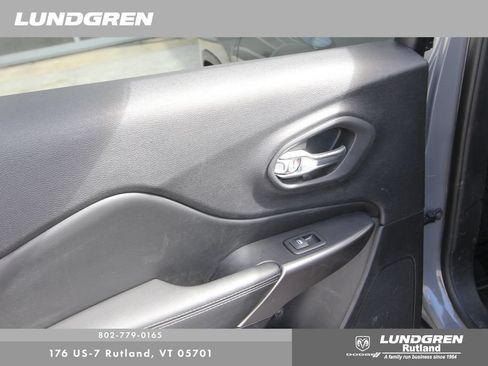 Used 2021 Jeep Cherokee Limited w/ Mopar Interior Package AWD/4WD image 22