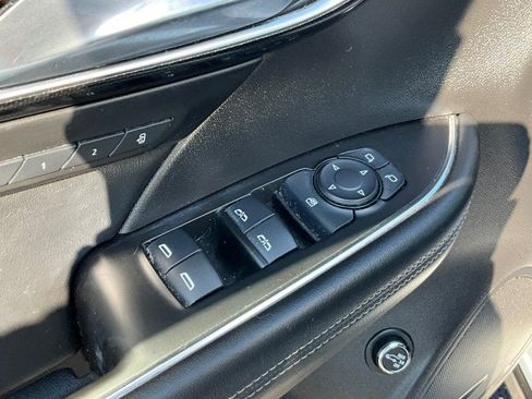 Used 2021 Buick Envision Essence w/ Sport Touring Package FWD image 30