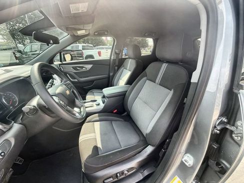 Used 2025 Chevrolet Blazer LT FWD image 18