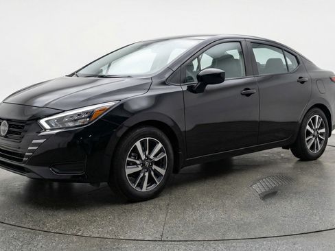 Used 2025 Nissan Versa SV image 3