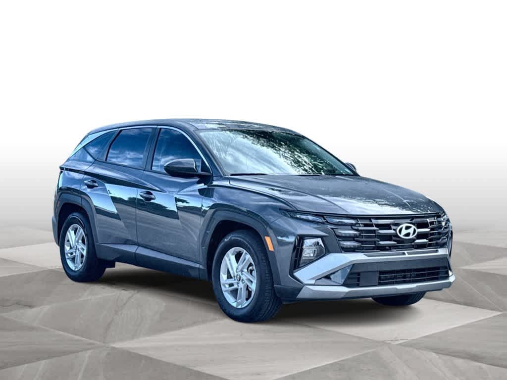 Used 2025 Hyundai Tucson SE FWD image 2