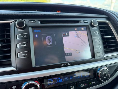 Used 2014 Toyota Highlander XLE AWD/4WD image 4