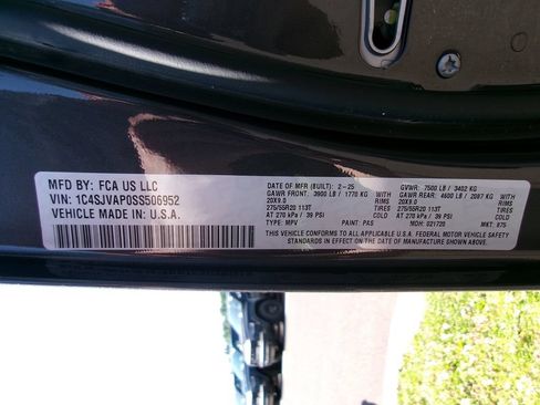 Certified 2025 Jeep Wagoneer 4WD image 18