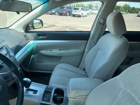 Used 2013 Subaru Outback 2.5i Premium w/ All-Weather Pkg AWD/4WD image 14