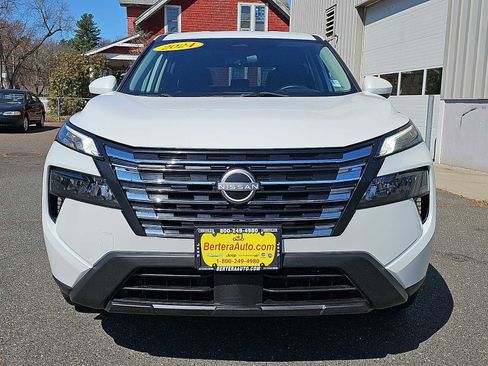 Used 2024 Nissan Rogue SV AWD/4WD image 2