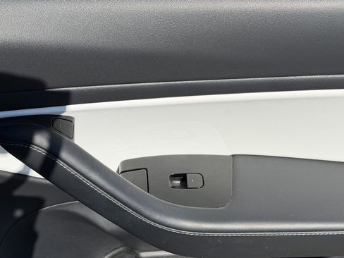 Used 2020 Tesla Model 3 Long Range image 37