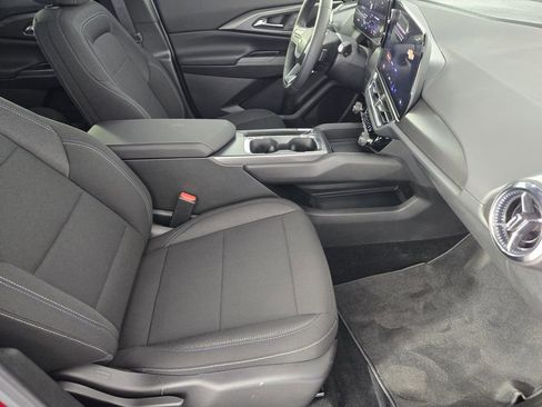 New 2026 Chevrolet Equinox EV LT image 15