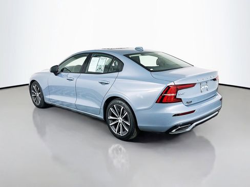 Used 2022 Volvo S60 B5 Momentum image 5