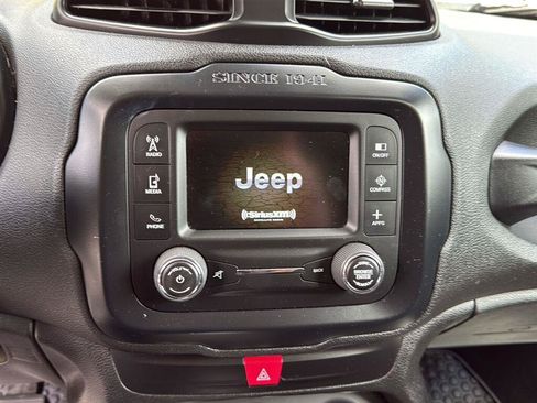 Used 2017 Jeep Renegade Latitude AWD/4WD image 14