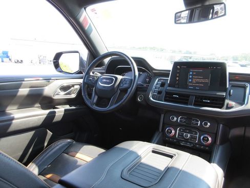 Certified 2023 GMC Yukon AT4 w/ AT4 Premium Package AWD/4WD image 30
