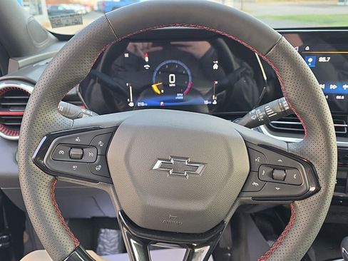 New 2025 Chevrolet Trax RS w/ Sunroof Package image 13