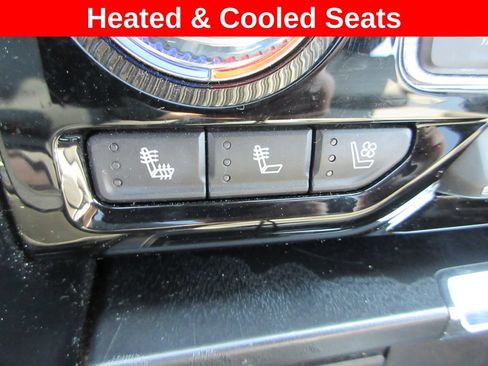 Used 2022 GMC Yukon Denali w/ Denali Premium Package AWD/4WD image 19
