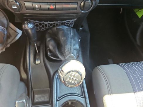 Used 2012 Jeep Wrangler Unlimited Sport AWD/4WD image 30