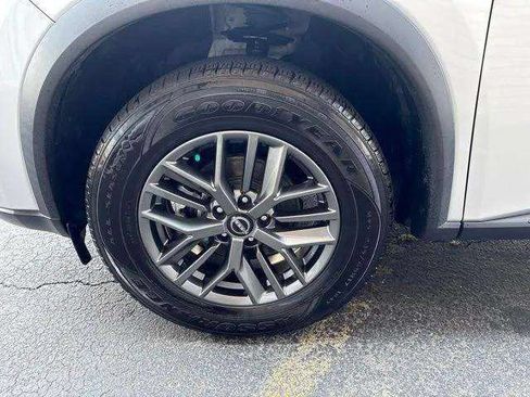 Used 2024 Nissan Rogue S FWD image 10