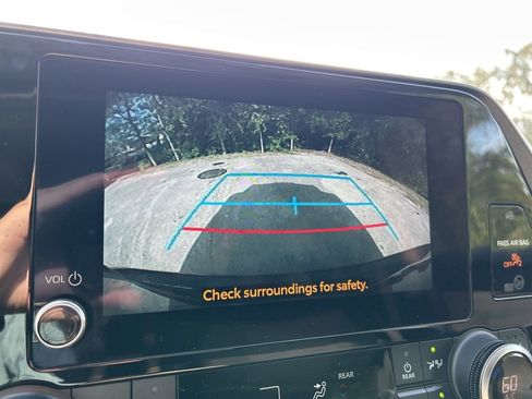 Used 2023 Toyota Highlander L image 31