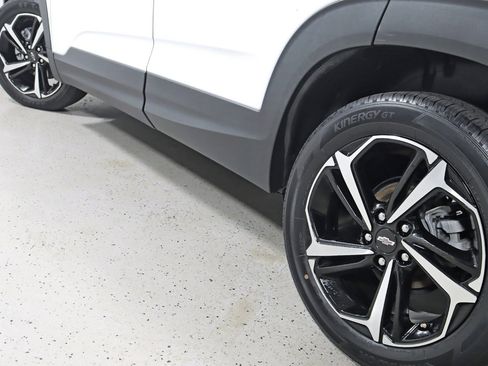 Used 2021 Chevrolet TrailBlazer RS w/ Sun and Liftgate Package image 12