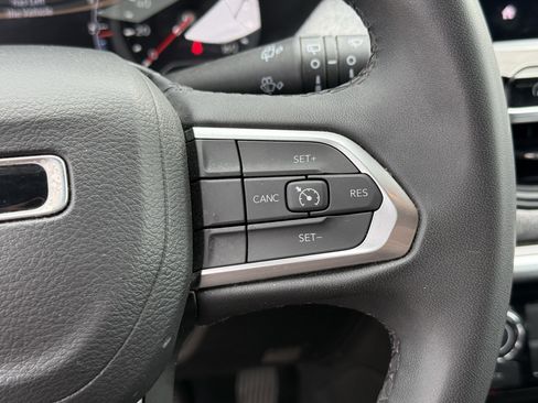 Used 2024 Jeep Compass Latitude AWD/4WD image 17