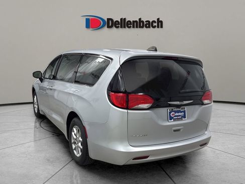Used 2022 Chrysler Voyager LX image 3