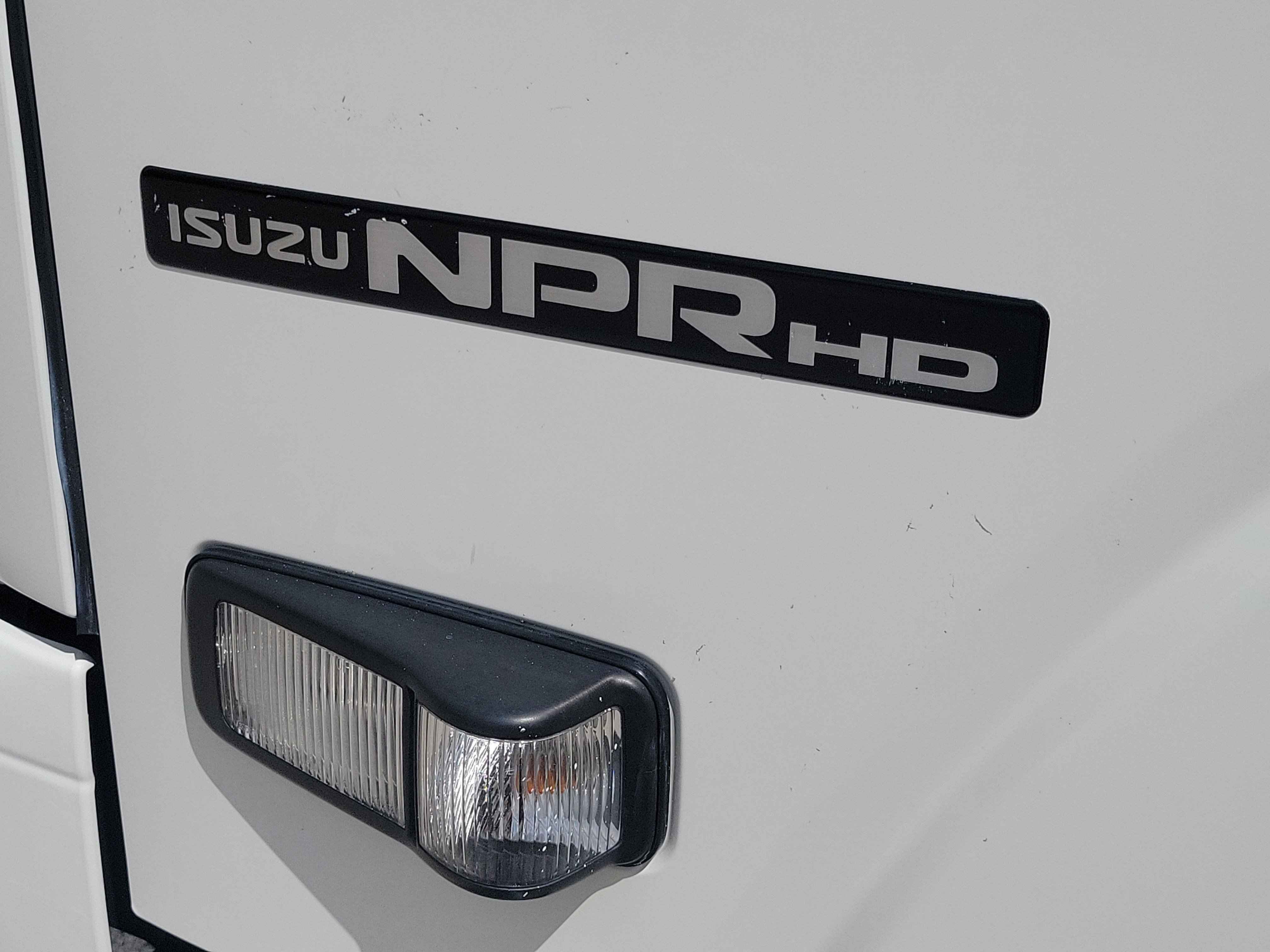 Used 2018 Isuzu NPR RWD image 13
