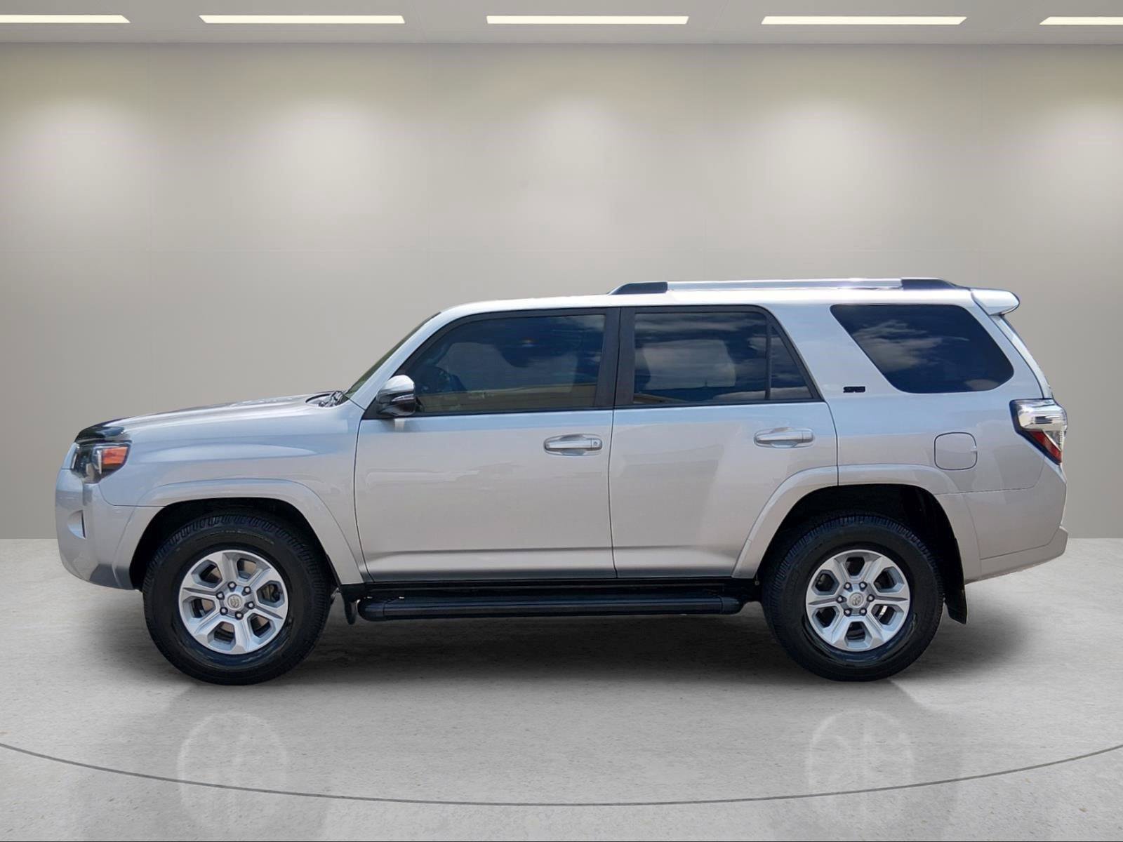 Used 2021 Toyota 4Runner SR5 Premium w/ Moonroof Package RWD image 2