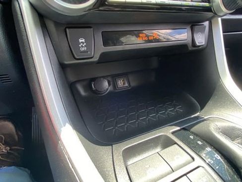 Used 2024 Toyota RAV4 LE AWD/4WD image 28