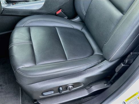 Used 2023 Chevrolet Blazer LT FWD image 19