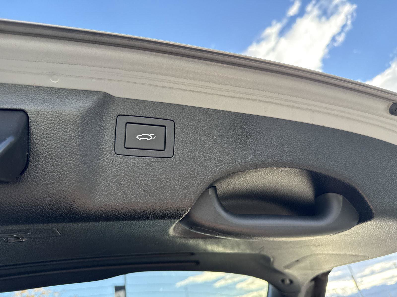 Used 2019 Hyundai Santa Fe XL AWD/4WD image 7