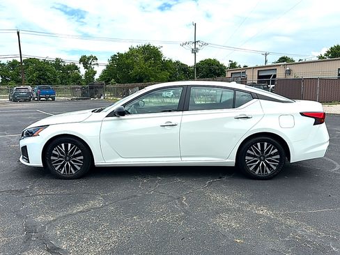 Used 2025 Nissan Altima 2.5 SV FWD image 5