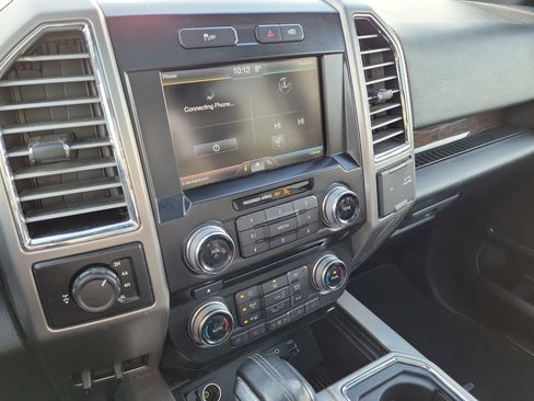 Used 2015 Ford F150 Platinum w/ Equipment Group 701A Luxury image 27