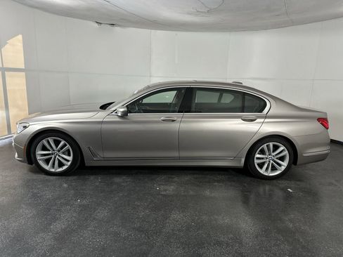 Used 2019 BMW 750i xDrive w/ Executive Package AWD/4WD image 5