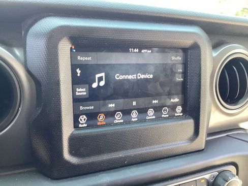 Used 2023 Jeep Wrangler Unlimited Sport AWD/4WD image 13