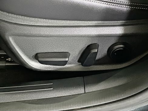 Used 2023 Genesis G70 2.0T RWD image 13