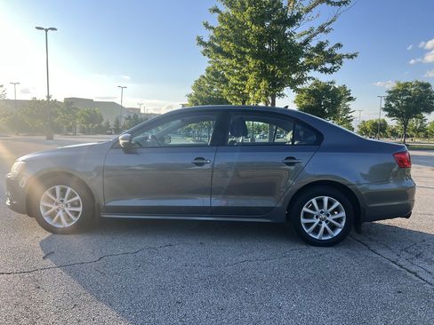 Used 2012 Volkswagen Jetta SE FWD image 2