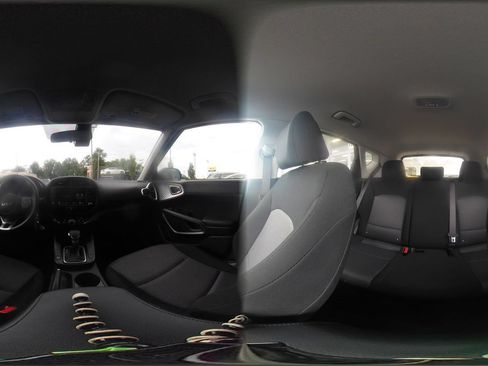 Used 2025 Kia Soul LX w/ LX Technology Package FWD image 32