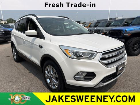 Used 2017 Ford Escape SE w/ Equipment Group 201A FWD image 1
