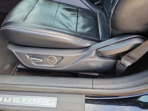 Used 2016 Ford Mustang Premium image 10