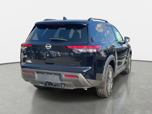 New 2025 Nissan Pathfinder SV w/ SV Premium Package image 5