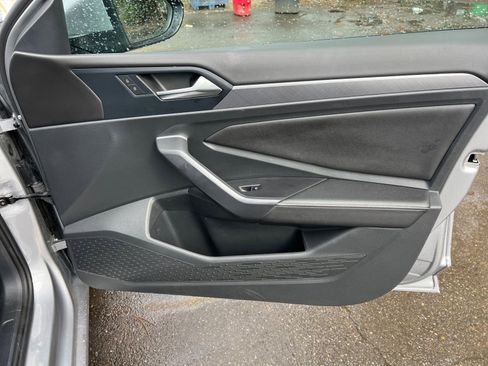 Used 2024 Volkswagen Jetta SE image 17