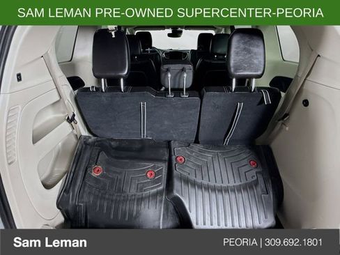 Used 2023 Chrysler Pacifica Touring-L image 24