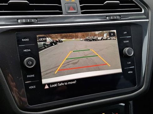 Used 2024 Volkswagen Tiguan SE image 19