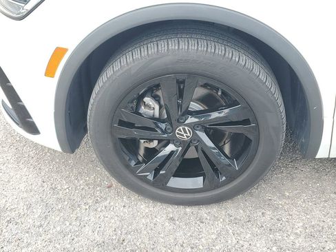 Certified 2023 Volkswagen Tiguan SE R-Line FWD image 13