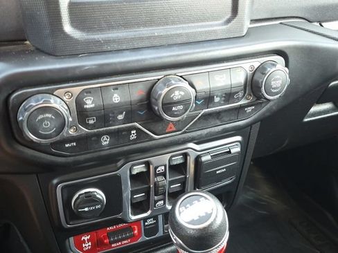 Used 2020 Jeep Gladiator Mojave w/ Cold Weather Group AWD/4WD image 37
