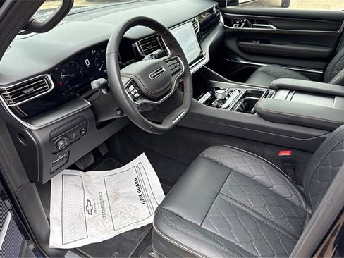 Used 2025 Jeep Grand Wagoneer L Series III w/ Rear Seat Video Group 1 image 9