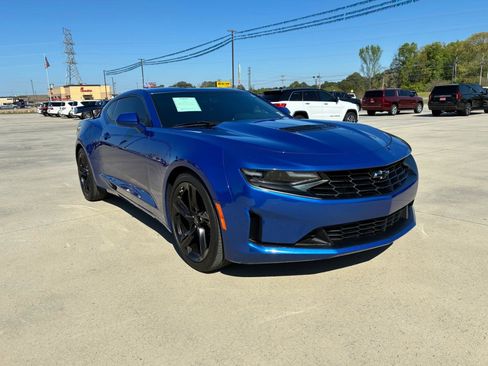 Used 2022 Chevrolet Camaro LT w/ Technology Package RWD image 4