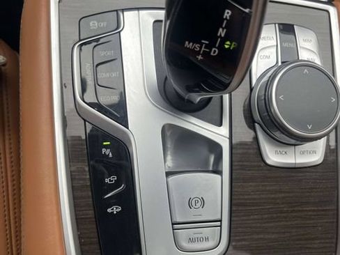 Used 2021 BMW 740i w/ Premium Package RWD image 33